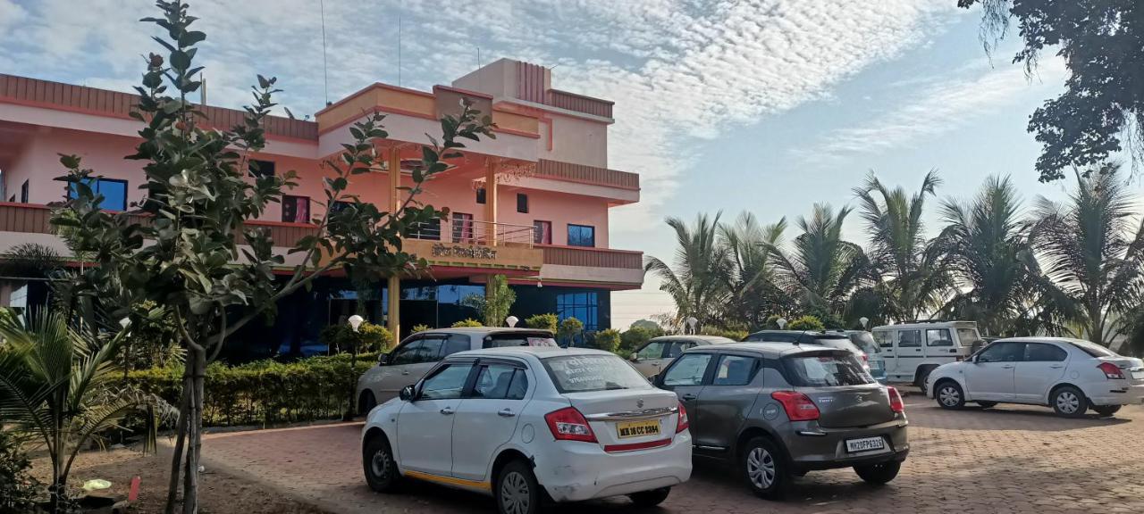 Hotel Nisarg Lodging And Restaurant Αουρανγκαμπάντ Εξωτερικό φωτογραφία