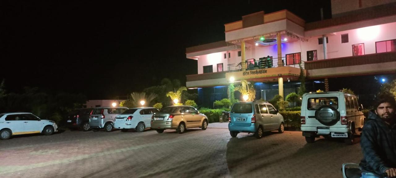 Hotel Nisarg Lodging And Restaurant Αουρανγκαμπάντ Εξωτερικό φωτογραφία