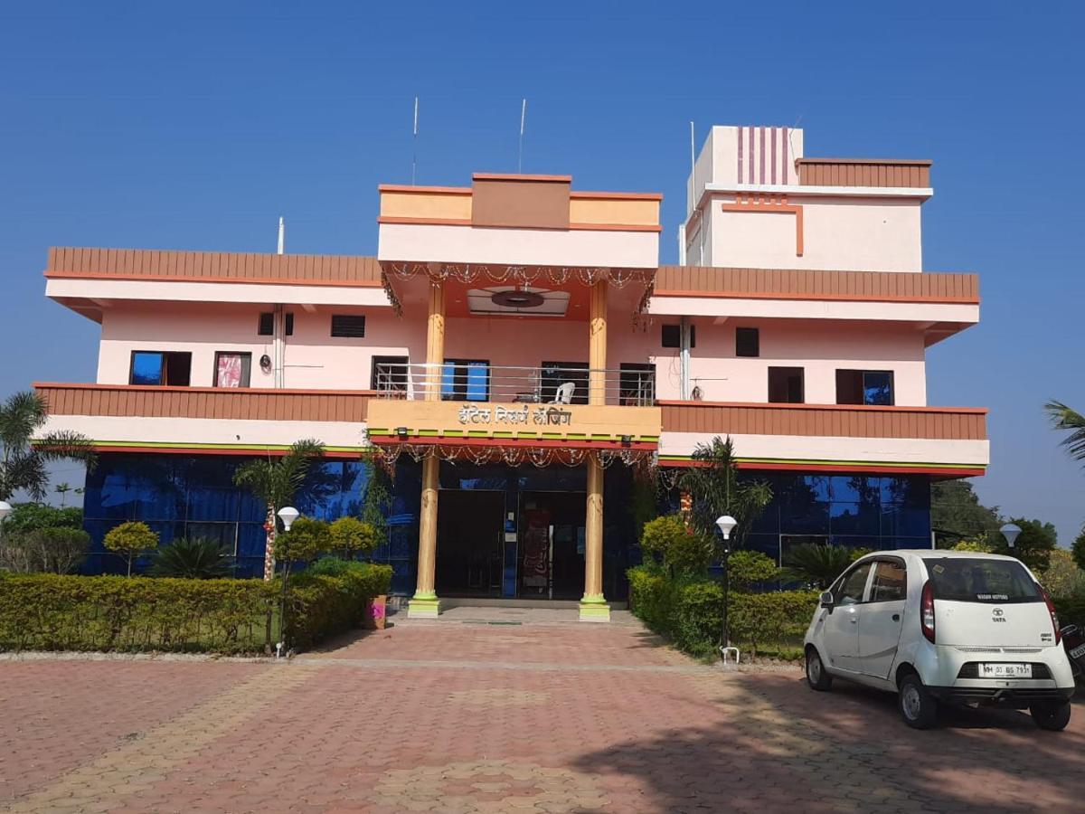 Hotel Nisarg Lodging And Restaurant Αουρανγκαμπάντ Εξωτερικό φωτογραφία