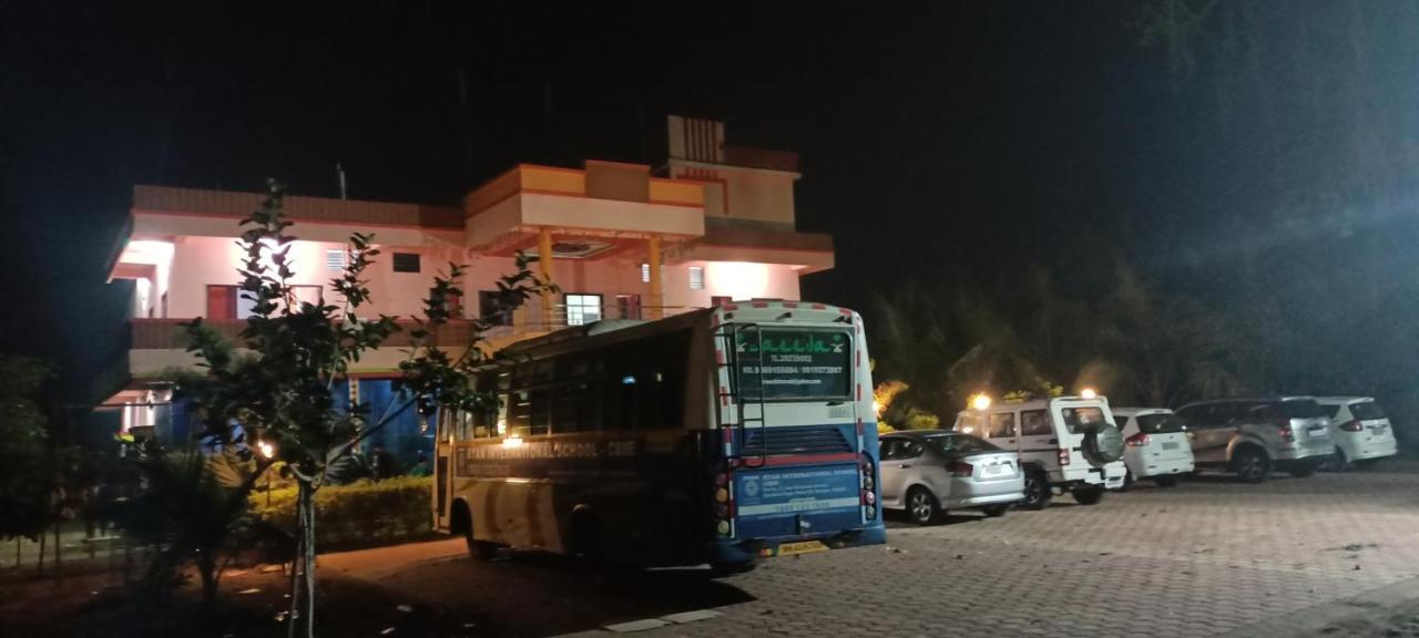 Hotel Nisarg Lodging And Restaurant Αουρανγκαμπάντ Εξωτερικό φωτογραφία